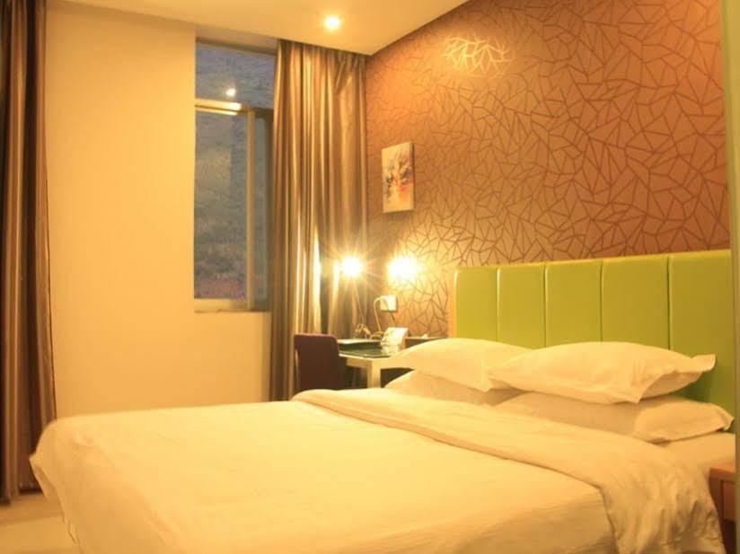 Yangshuo Harbour View Hotel Bagian luar foto
