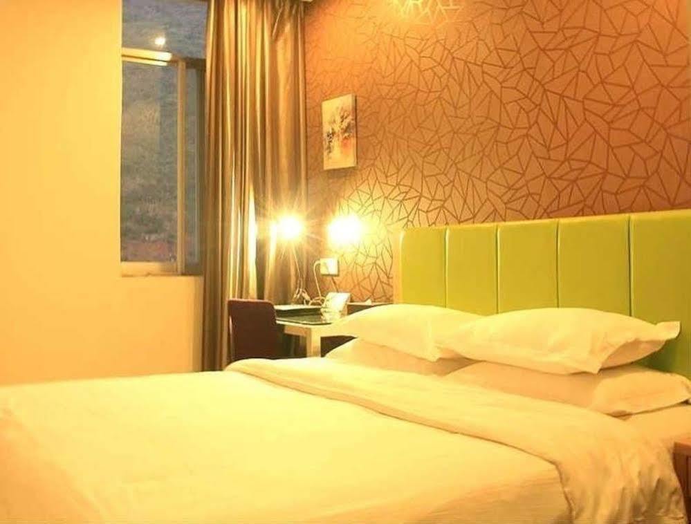 Yangshuo Harbour View Hotel Bagian luar foto